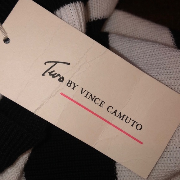 Vince Camuto size xsmall striped cold shoulder top - Picture 3 of 4